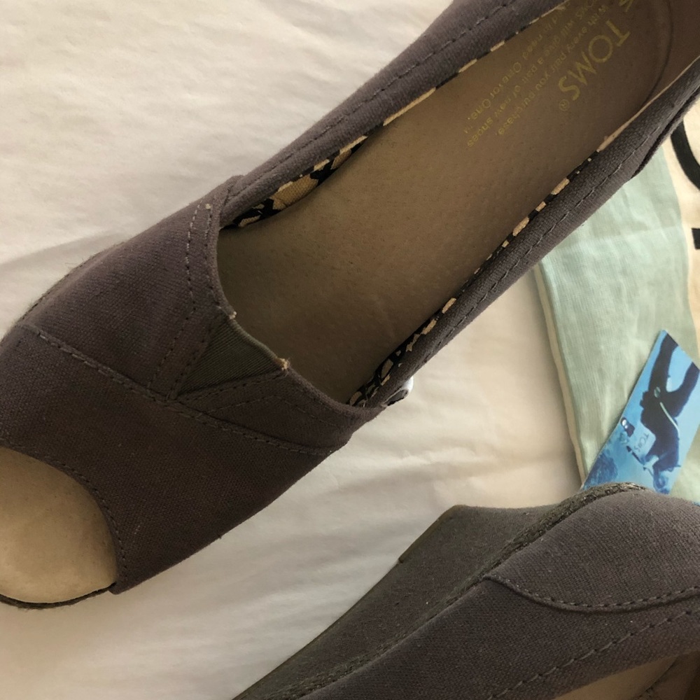 TOMS - Picture 3 of 4